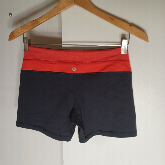 Lululemon Sz 8 Reversible 4" Shorts - Picture 2 of 3